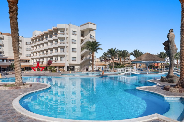 /photos/gallery/Club Pool Area 6_c5304_lg.jpg